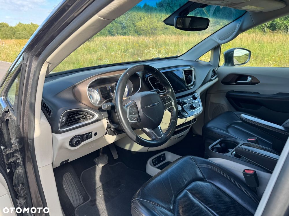 Chrysler Pacifica - 21