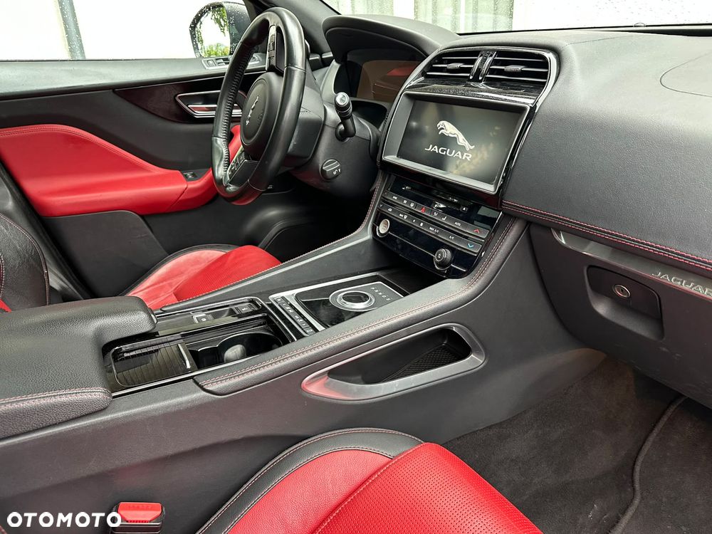 Jaguar F-Pace 2.0 i4D AWD R-Sport - 19
