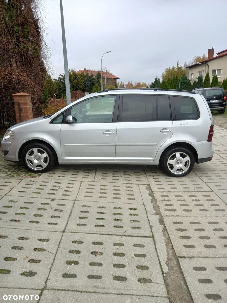 Volkswagen Touran 2.0 TDI DPF DSG United - 3