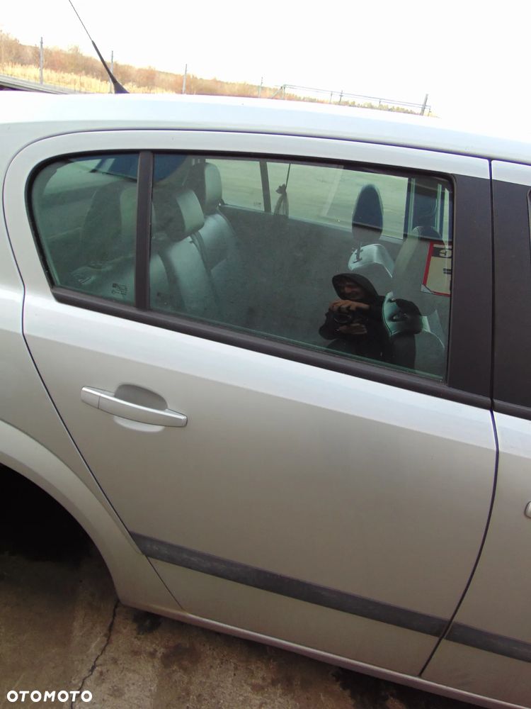 DRZWI PRAWE TYŁ TYLNE OPEL ASTRA H Z157 - 1
