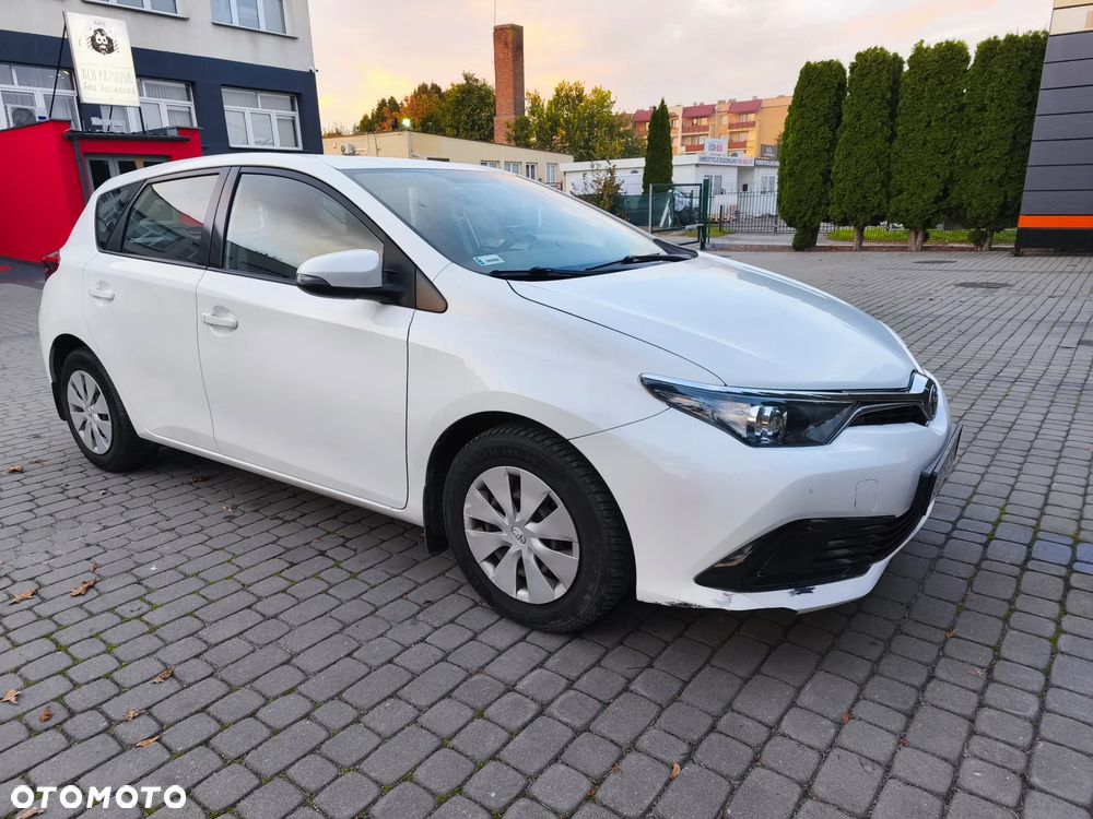 Toyota Auris 2018 photo 2