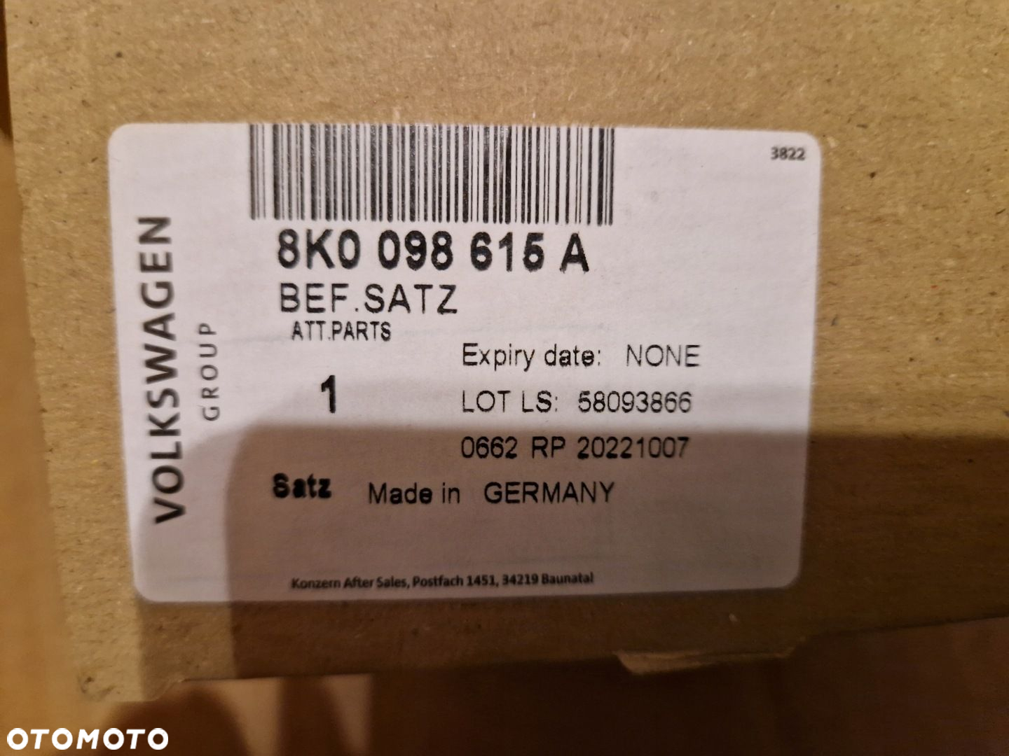 AUDI A4 RS4 A5 RS5 ŚRUBKI SPINKI DO MASKI NOWE 8K0098615A zestaw mocujących - 2