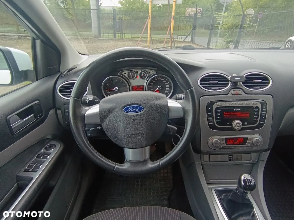 Ford Focus 1.6 Trend - 29