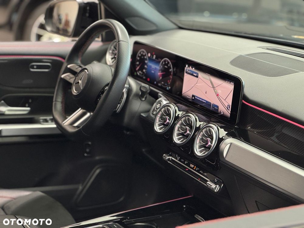 Mercedes-Benz GLB 200 AMG Line 7G-DCT - 38