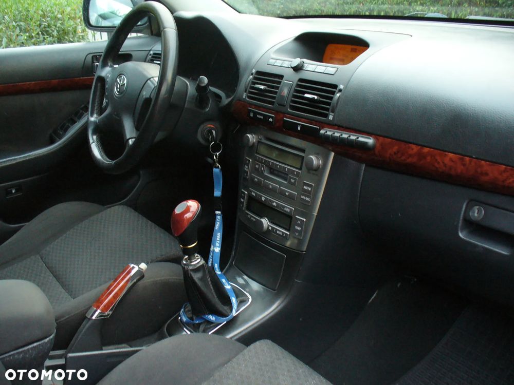 Toyota Avensis - 13
