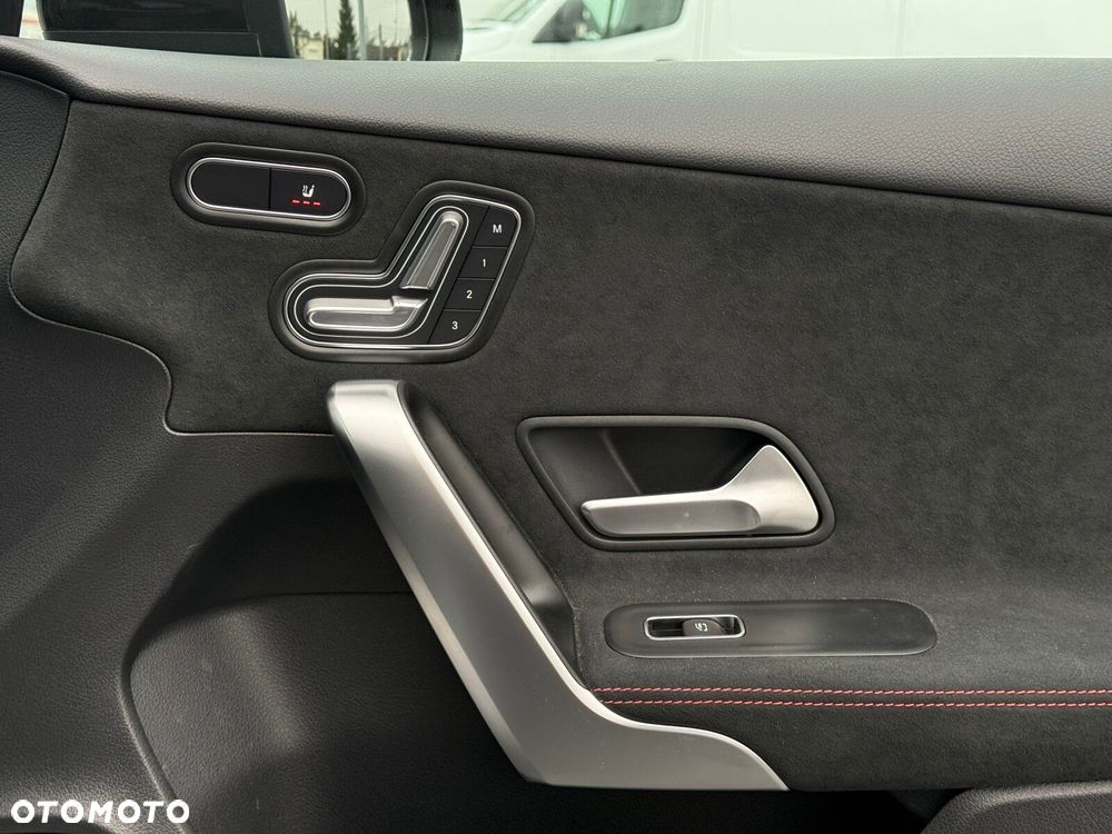 Mercedes-Benz Klasa A 220 4-Matic AMG Line 7G-DCT - 16
