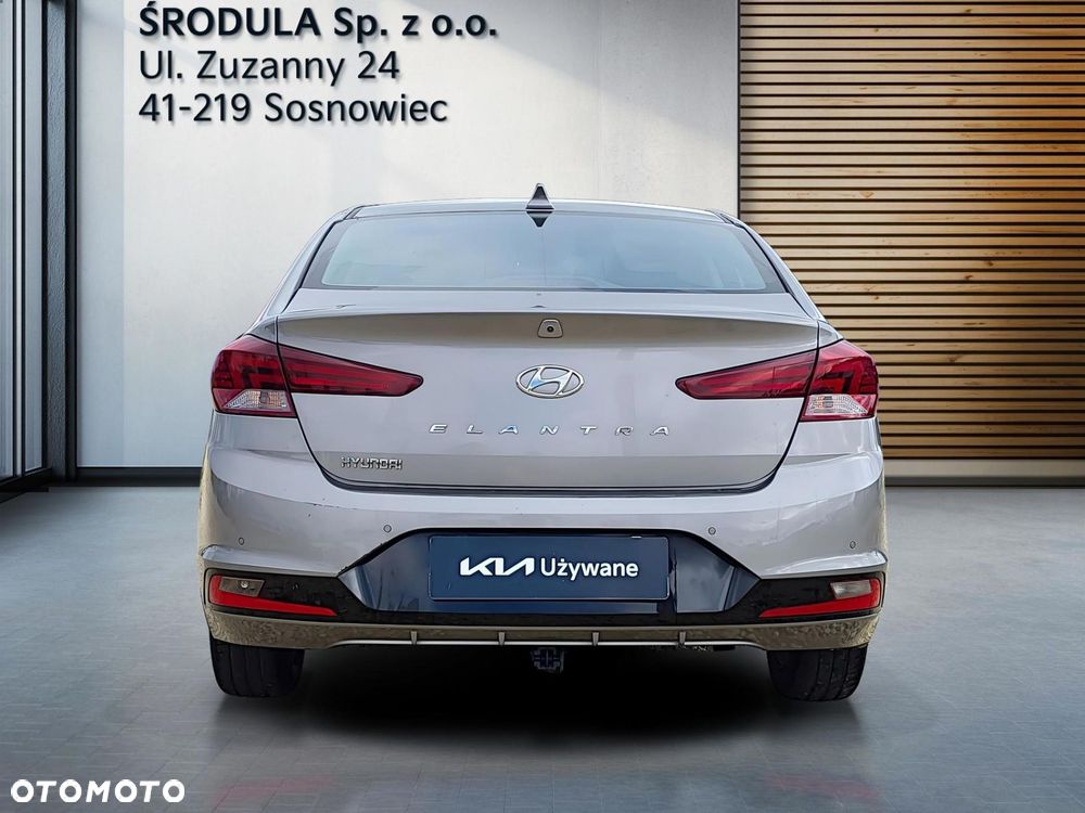 Hyundai Elantra 1.6 Comfort - 4