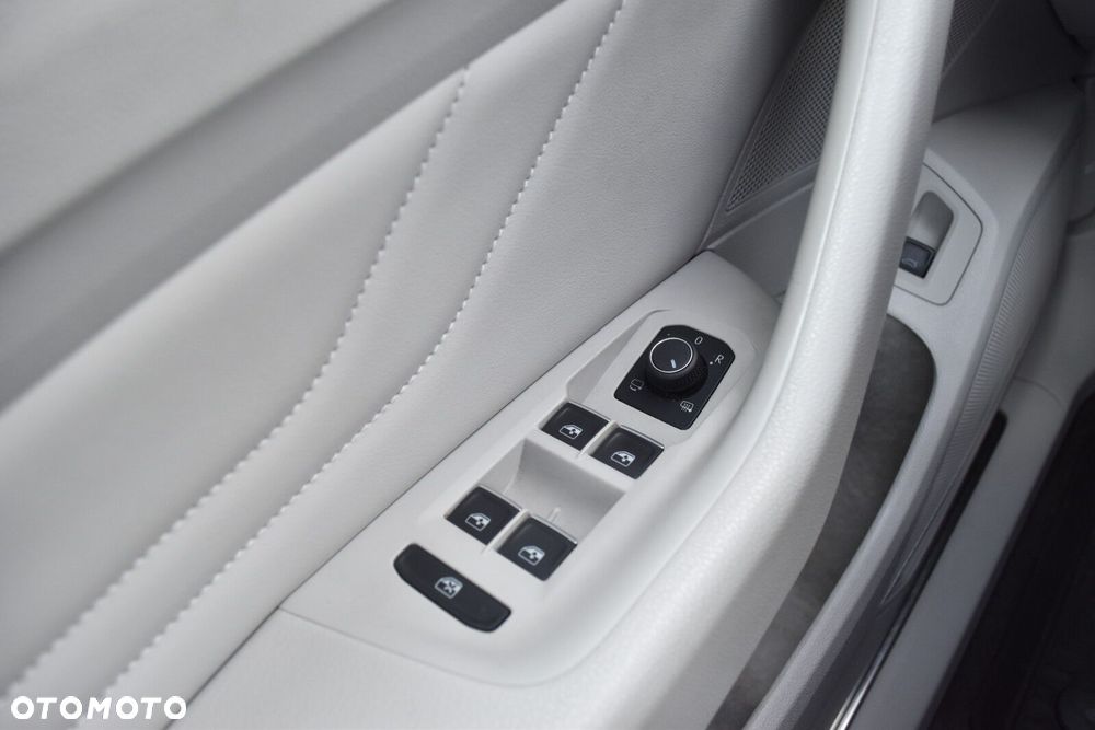 Volkswagen Passat Variant 1.5 TSI EVO Elegance DSG - 26