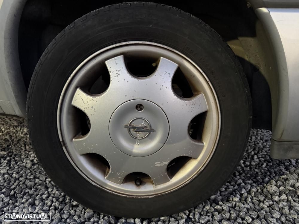 Opel Corsa 1.2 16V Swing - 3