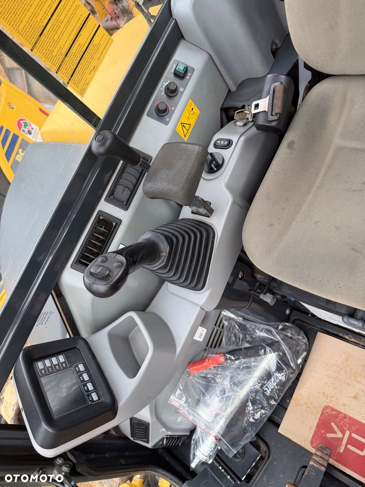 Komatsu PC55MR-5 - 24