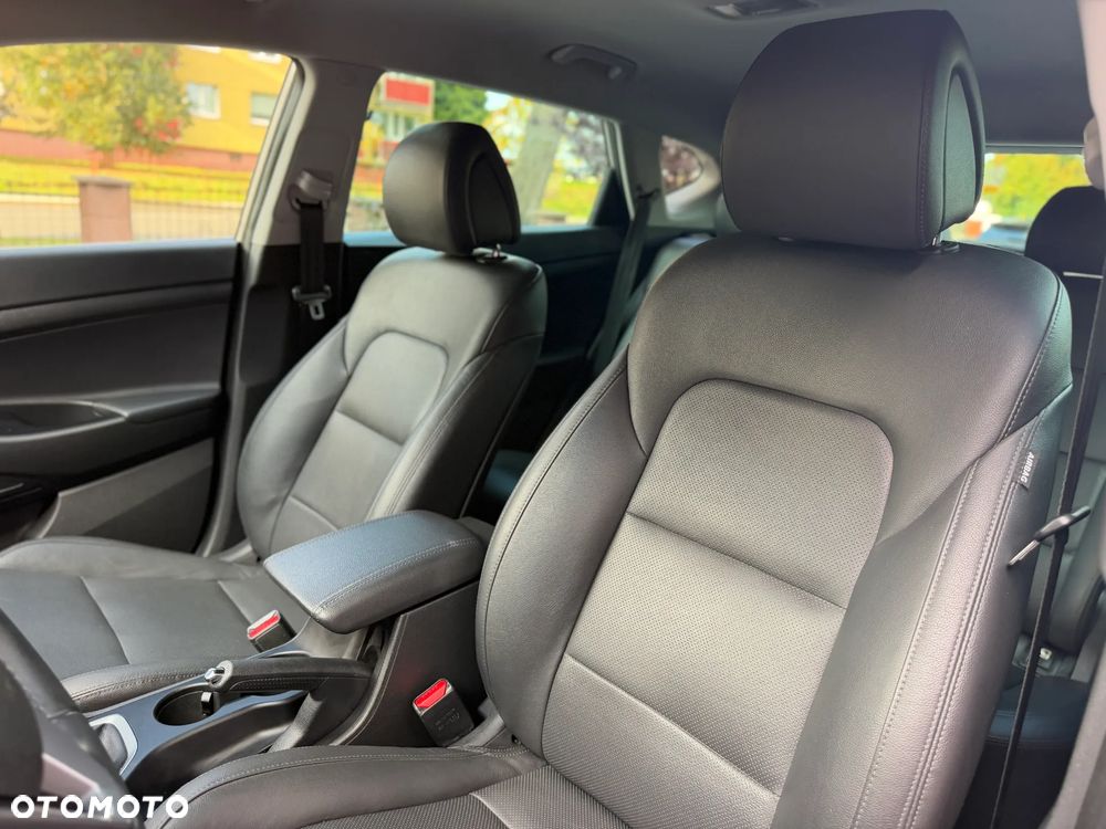 Hyundai Tucson 1.7 CRDI BlueDrive TourdePologne 2WD - 26
