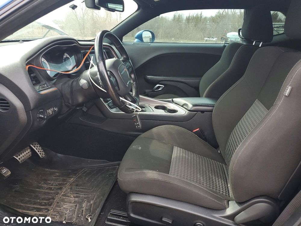 Dodge Challenger - 8