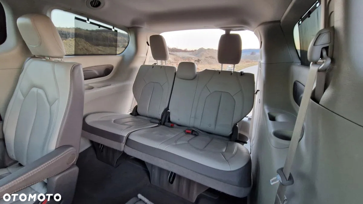 Chrysler Pacifica - 10