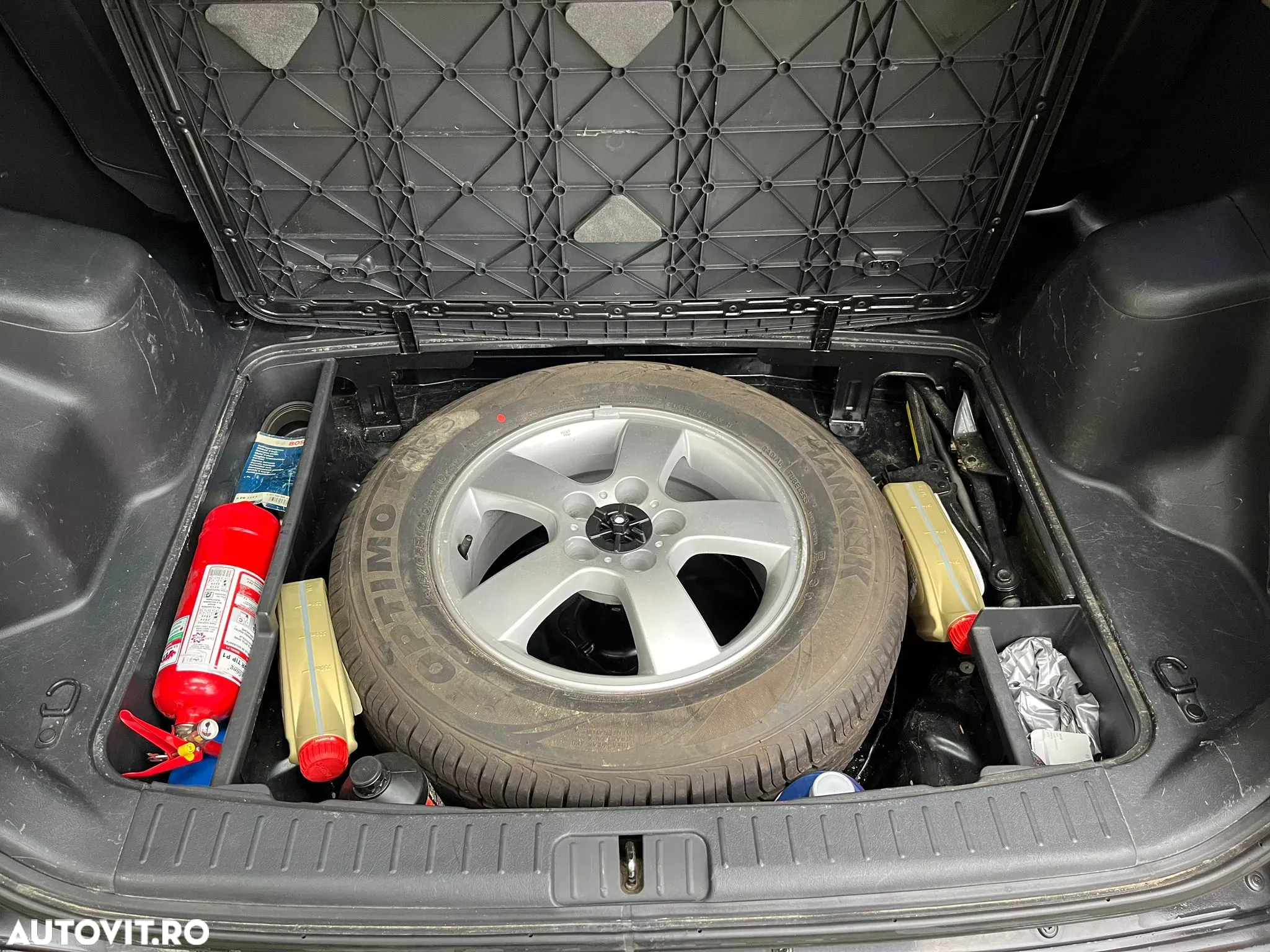Hyundai Tucson 2.0 CRDI VGT 2WD Automatik GLS - 32