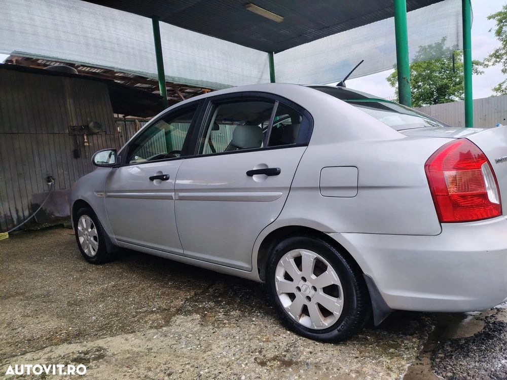 Hyundai Accent - 3
