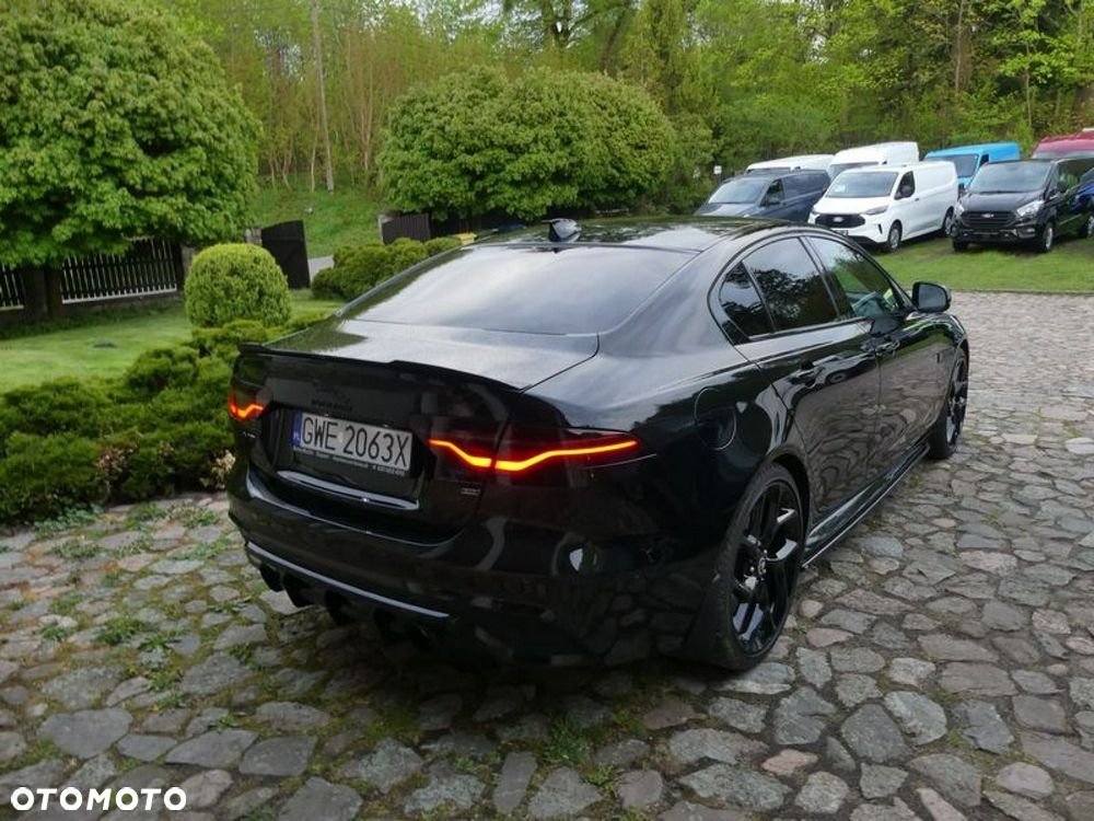 Jaguar XE 2.0 T AWD R-Sport - 25
