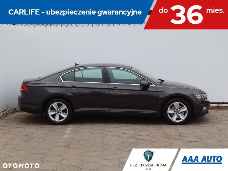 Volkswagen Passat - 8