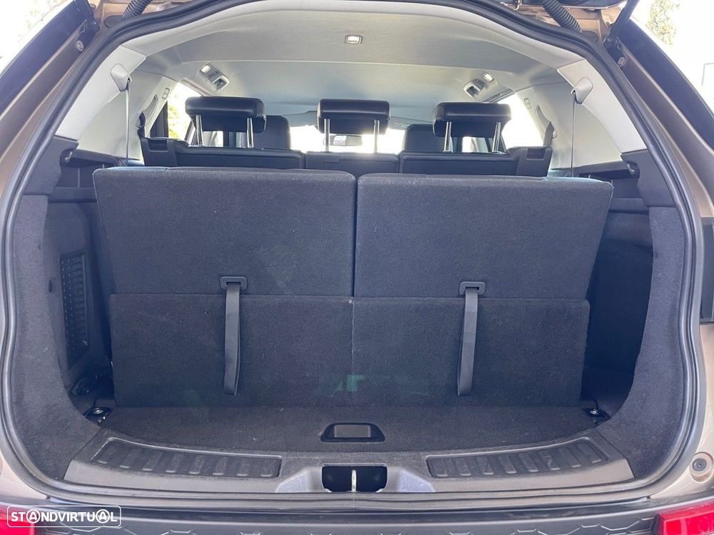 Land Rover Discovery Sport 2.0 TD4 HSE Luxury 7L Auto - 23