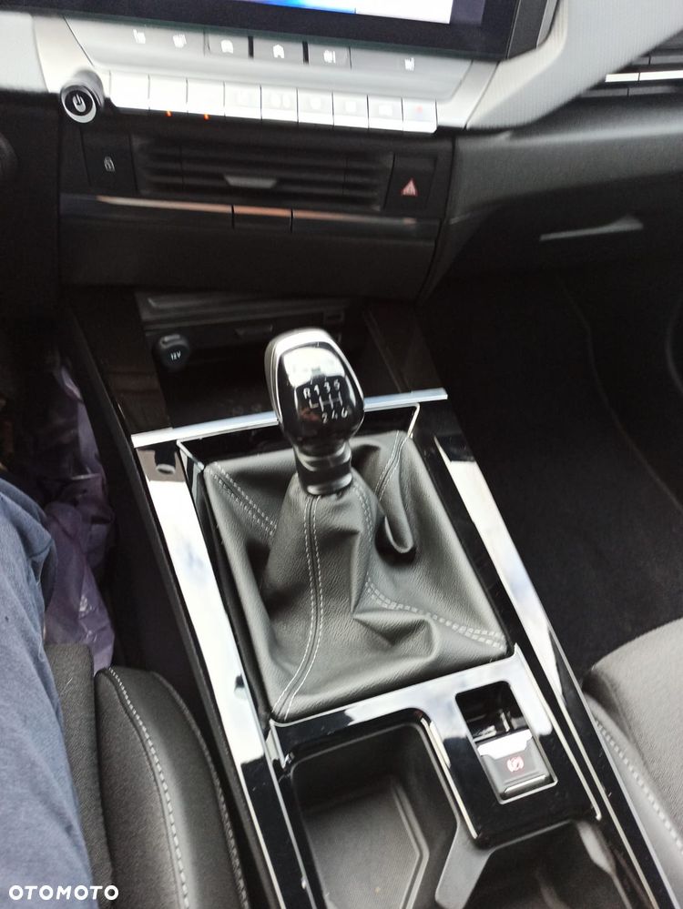 Opel Astra 1.2 Turbo GS Line - 18