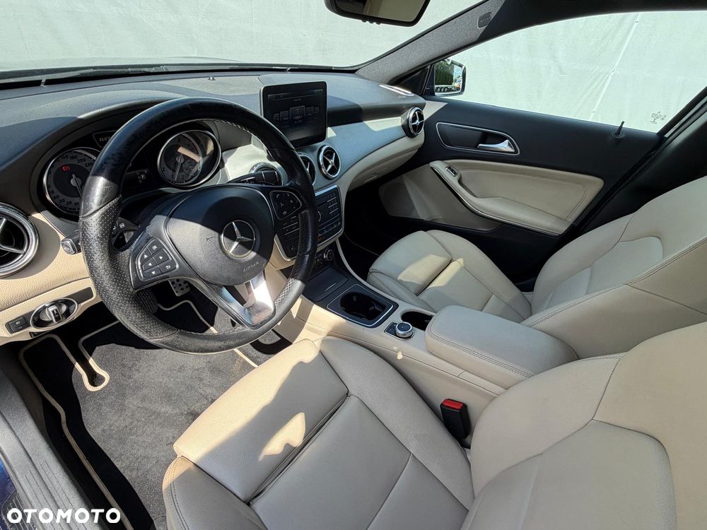 Mercedes-Benz GLA 250 7G-DCT Style - 26