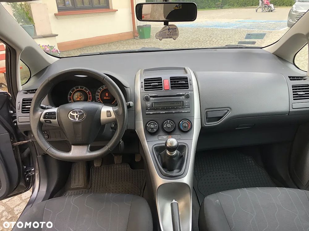 Toyota Auris - 12