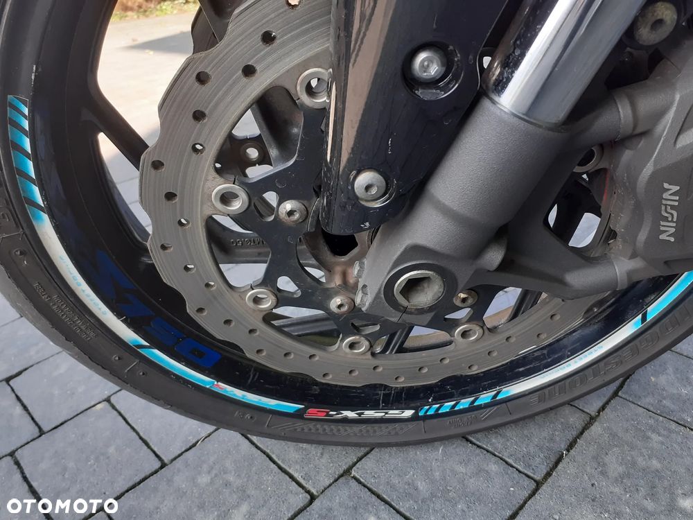Suzuki GSX - 8