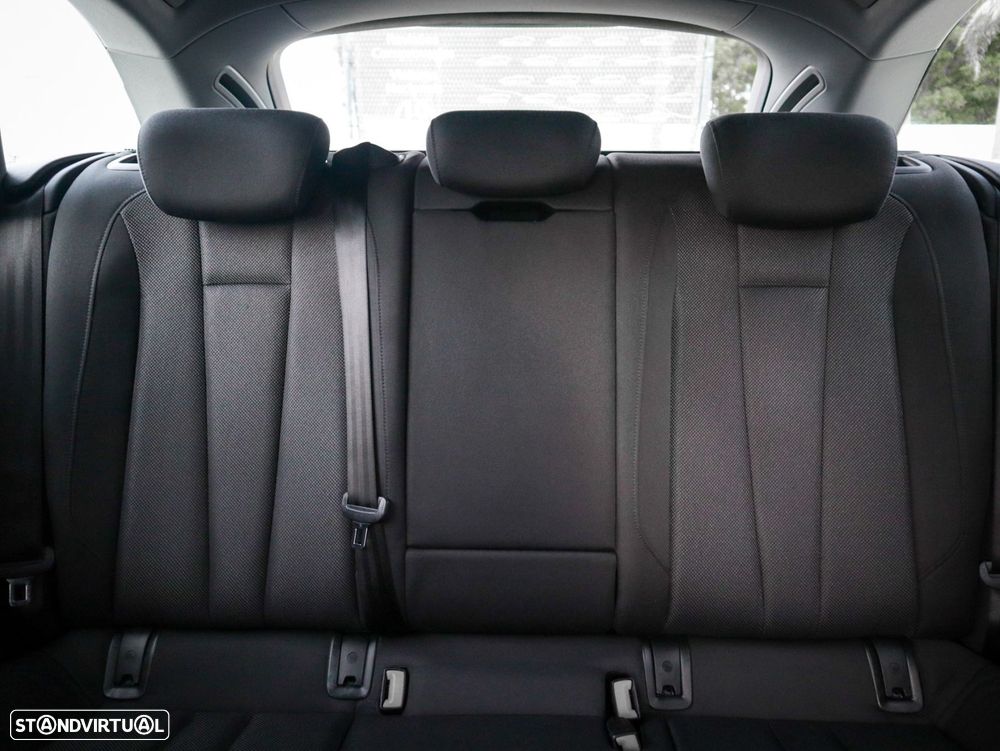 Audi A4 Avant 2.0 TDI Advance S tronic - 23