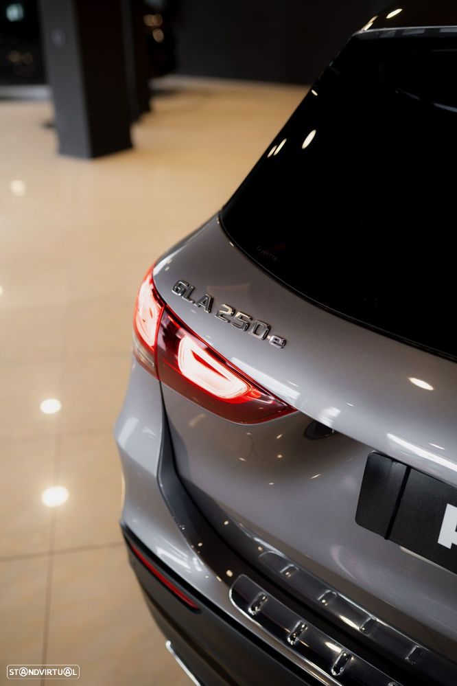 Mercedes-Benz GLA 250 e 8G-DCT AMG Line - 17