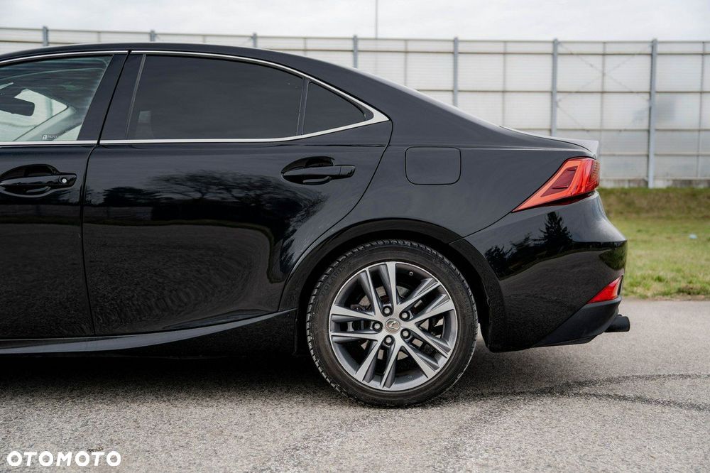 Lexus IS - 13