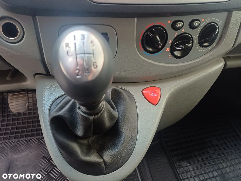 Renault Trafic - 19