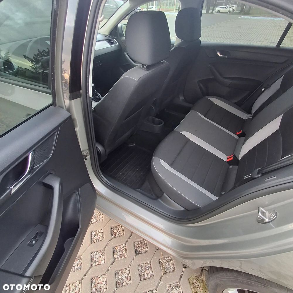 Skoda RAPID 1.2 TSI Ambition - 9