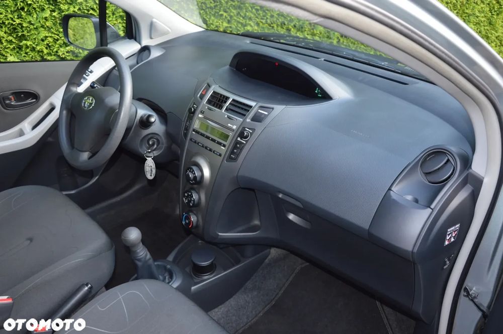 Toyota Yaris - 22