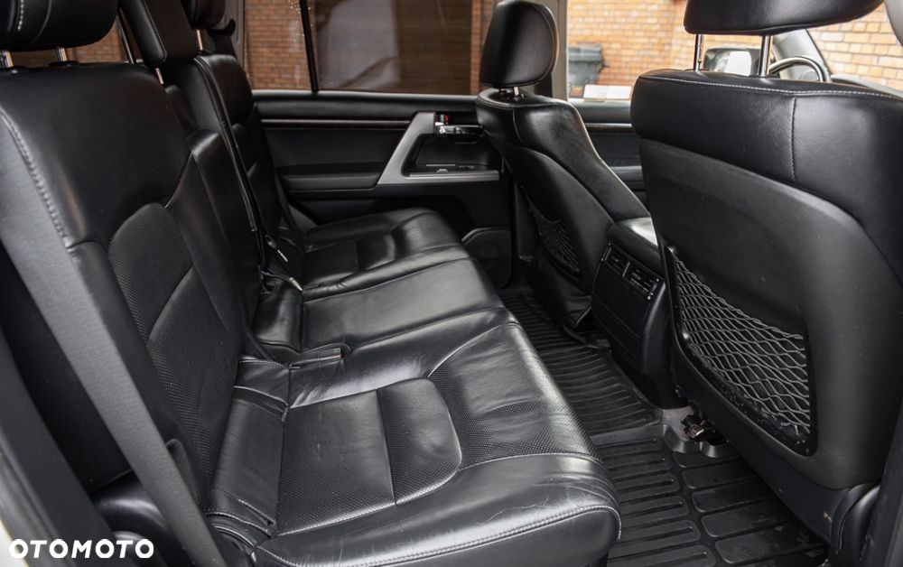Toyota Land Cruiser - 19