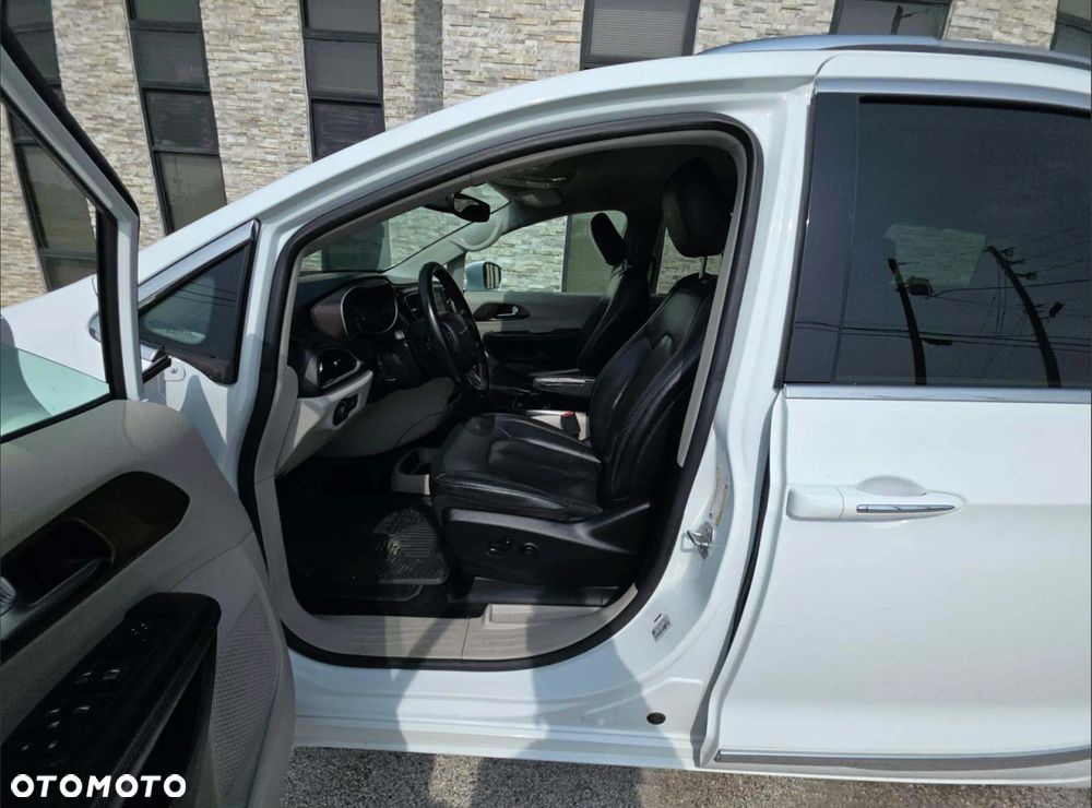 Chrysler Pacifica - 6