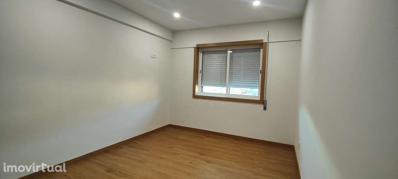 T2+1 renovado  ao Bonfim Porto - Grande imagem: 2/10