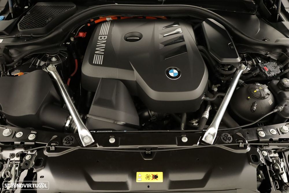 BMW 530 e Pack Desportivo M - 27