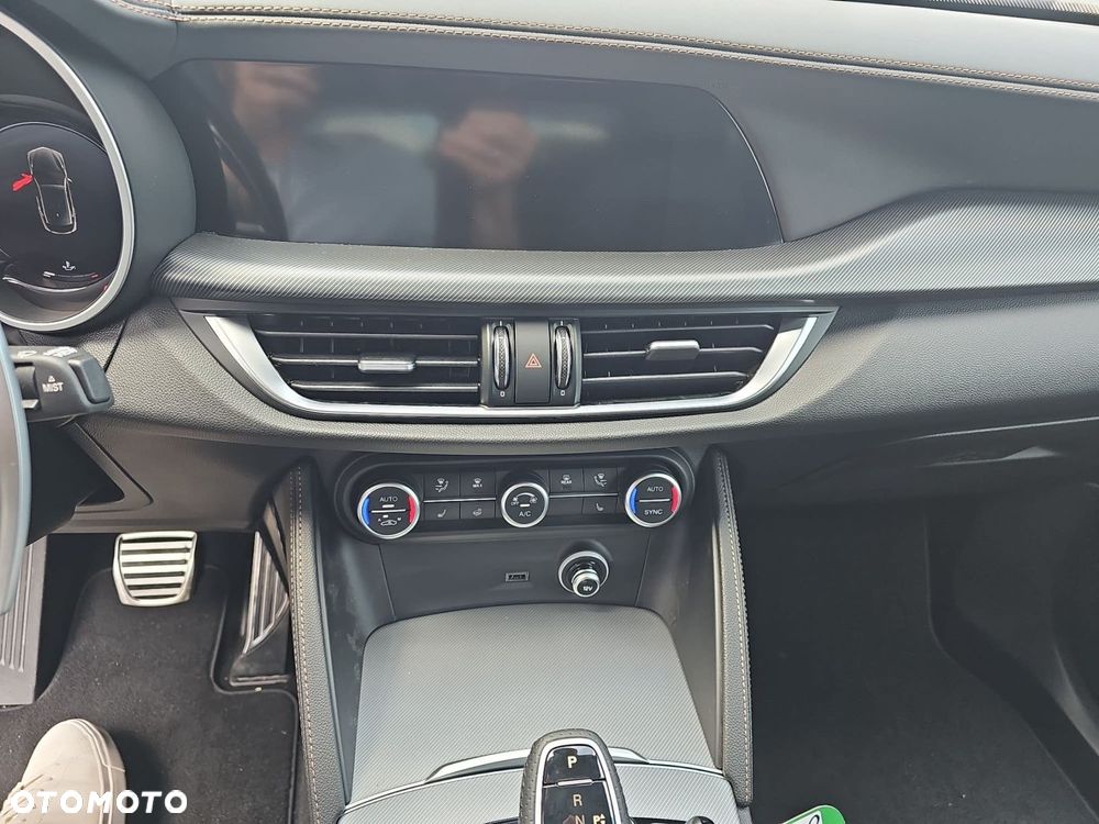 Alfa Romeo Stelvio - 13