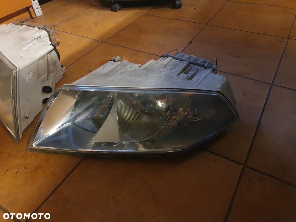 REFLEKTOR P/L SKODA OCTAVIA II 2 BŁĘKITNA POŚWIATA - 5