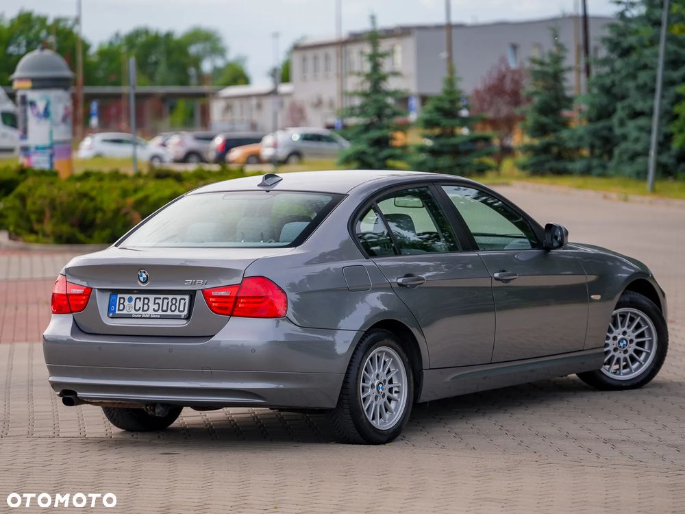 BMW Seria 3 318i Edition Exclusive - 7