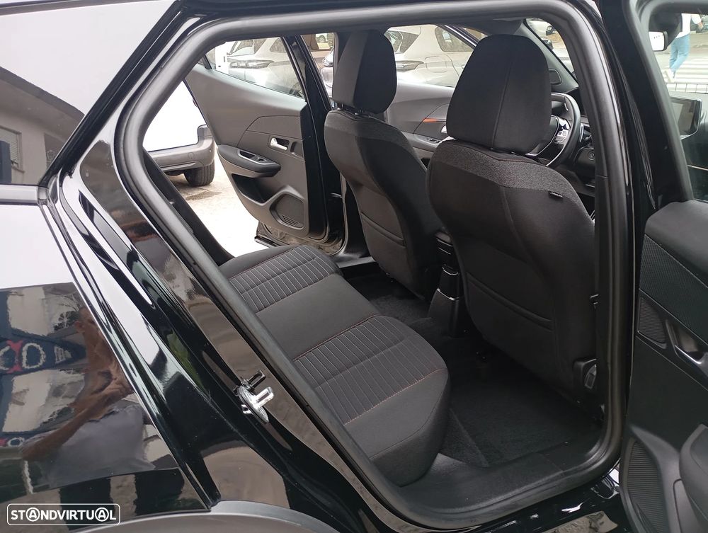 Peugeot 2008 PureTech 130 EAT8 Active - 14