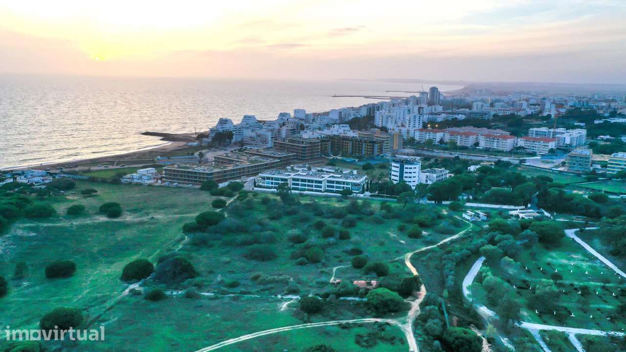 Terreno a 100 metros da praia em Quarteira com 2.4 ha - Grande imagem: 2/12
