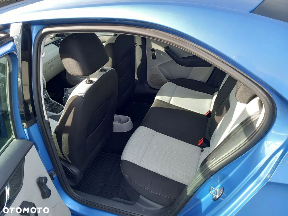 Skoda RAPID 1.2 TSI Ambition - 13