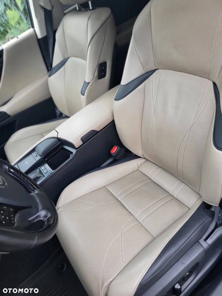 Lexus ES 300h Omotenashi - 16
