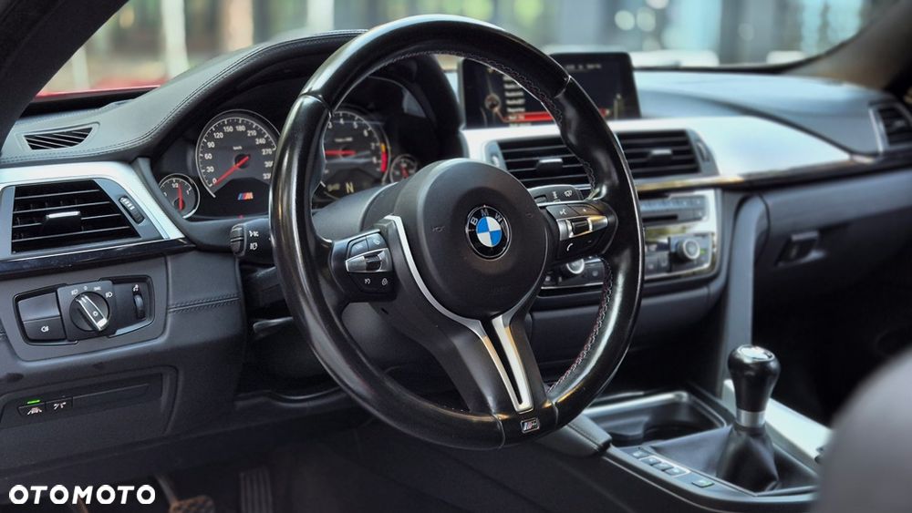 BMW M4 Standard - 12