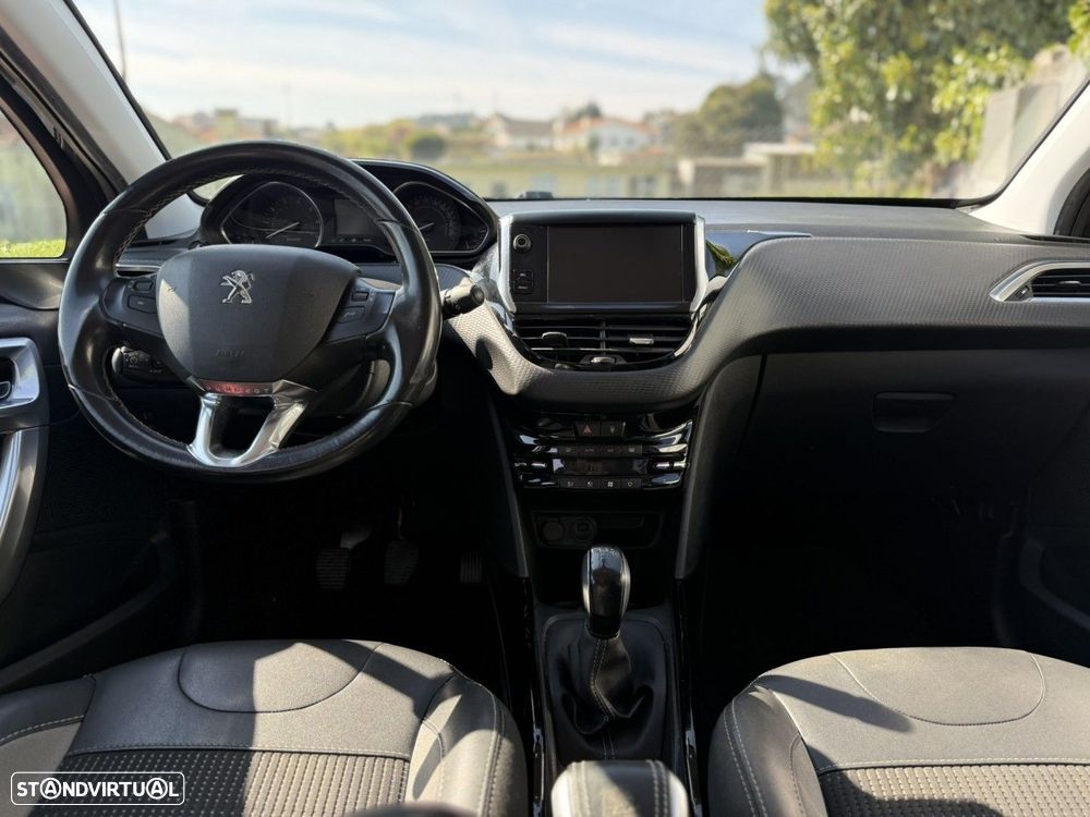 Peugeot 2008 1.2 PureTech Allure - 6
