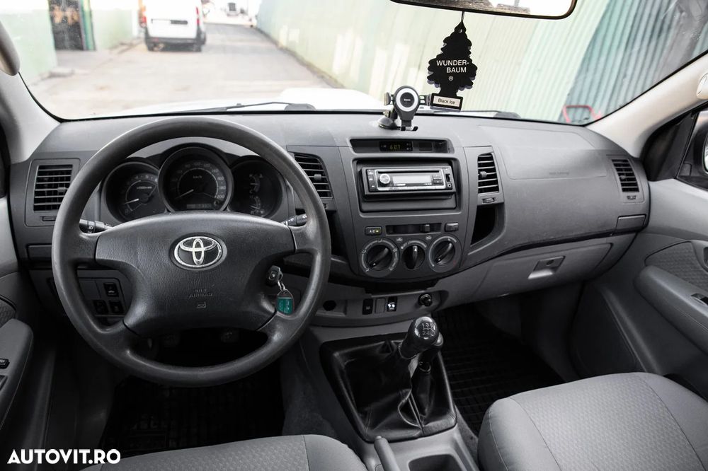 Toyota Hilux 4x4 Double Cab Life - 7