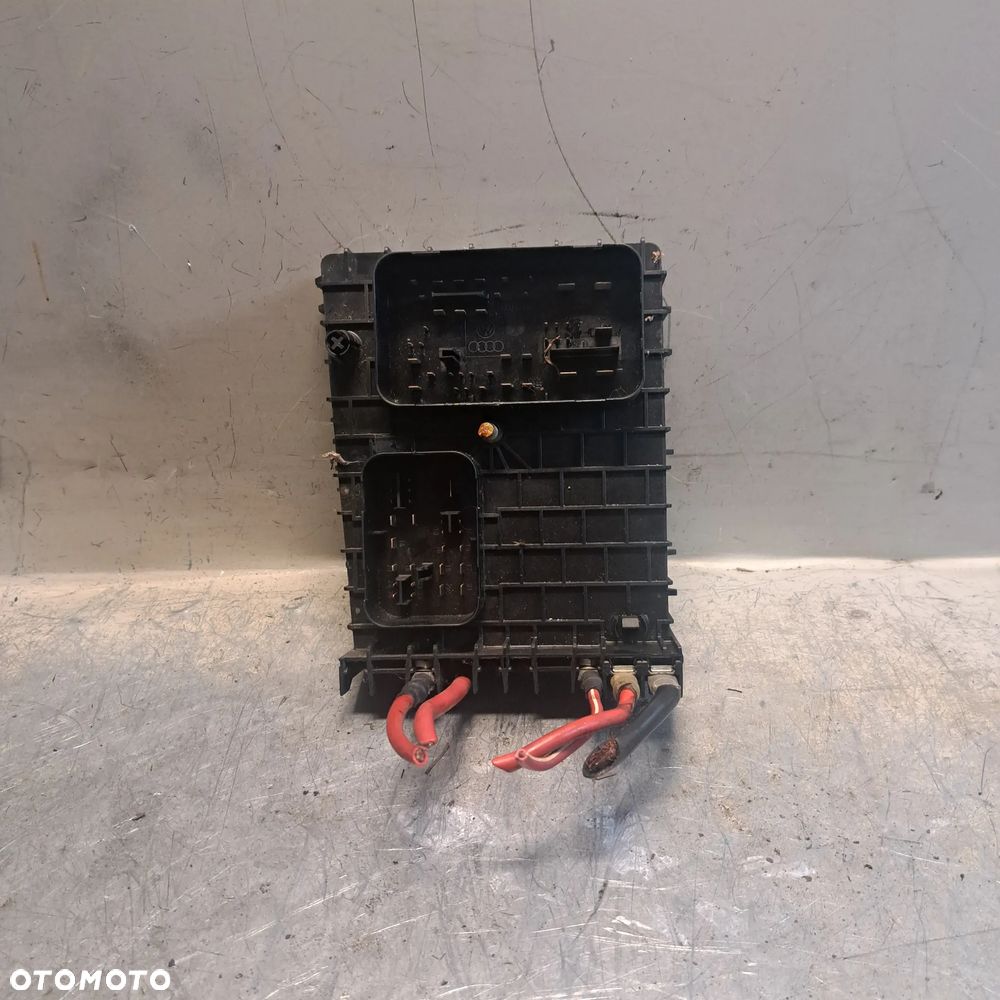 AUDI VW SKRZNKA BEZPIECZNIKÓW 1K0 937 124H - 4