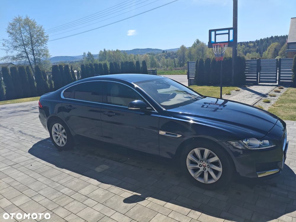 Jaguar XF 20d Prestige - 3