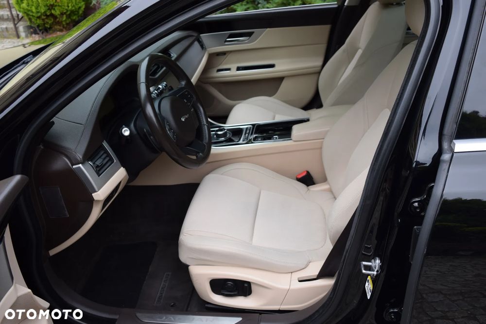Jaguar XF 20d Prestige - 15