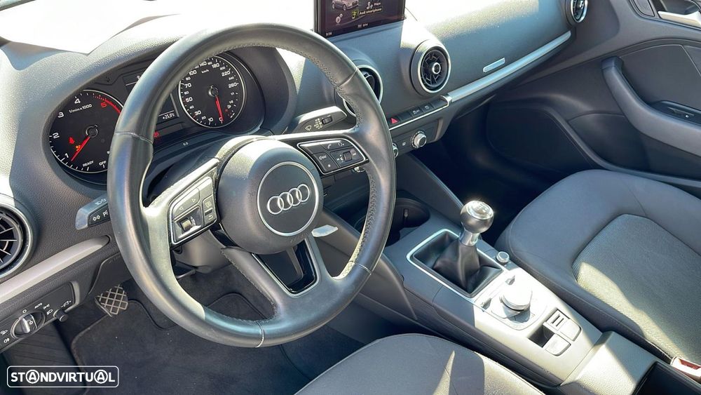 Audi A3 Sportback - 1
